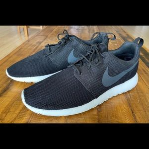 Nike Roshe One Black Size 9.5